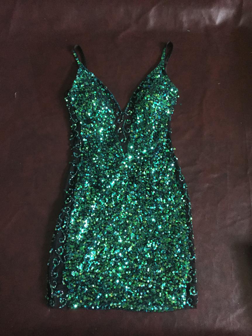 Mac Duggal Size 4 Sequined Green Cocktail Dress on Queenly