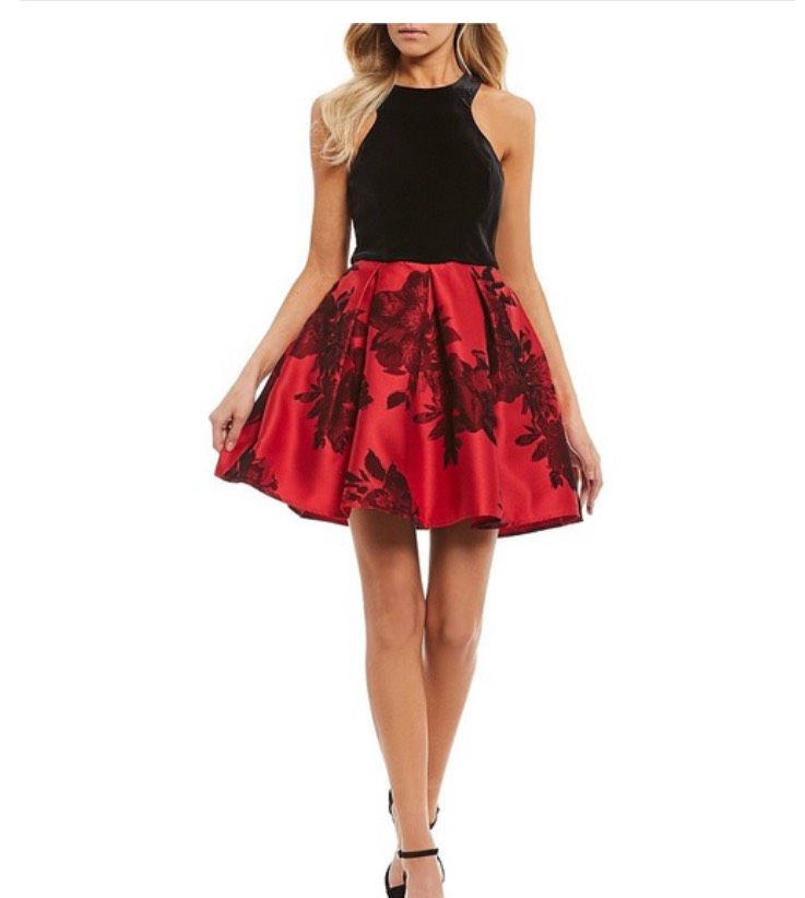 Size 2 Homecoming Floral Red Cocktail Dress on Queenly