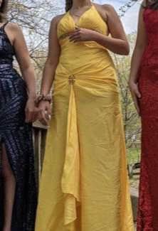 Size 4 Prom Yellow Side Slit Dress on Queenly