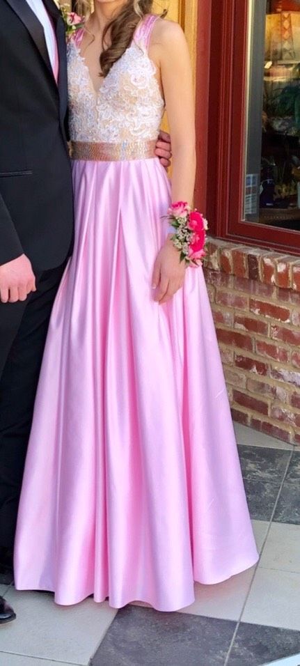 Size 2 Prom Lace Light Pink Ball Gown on Queenly
