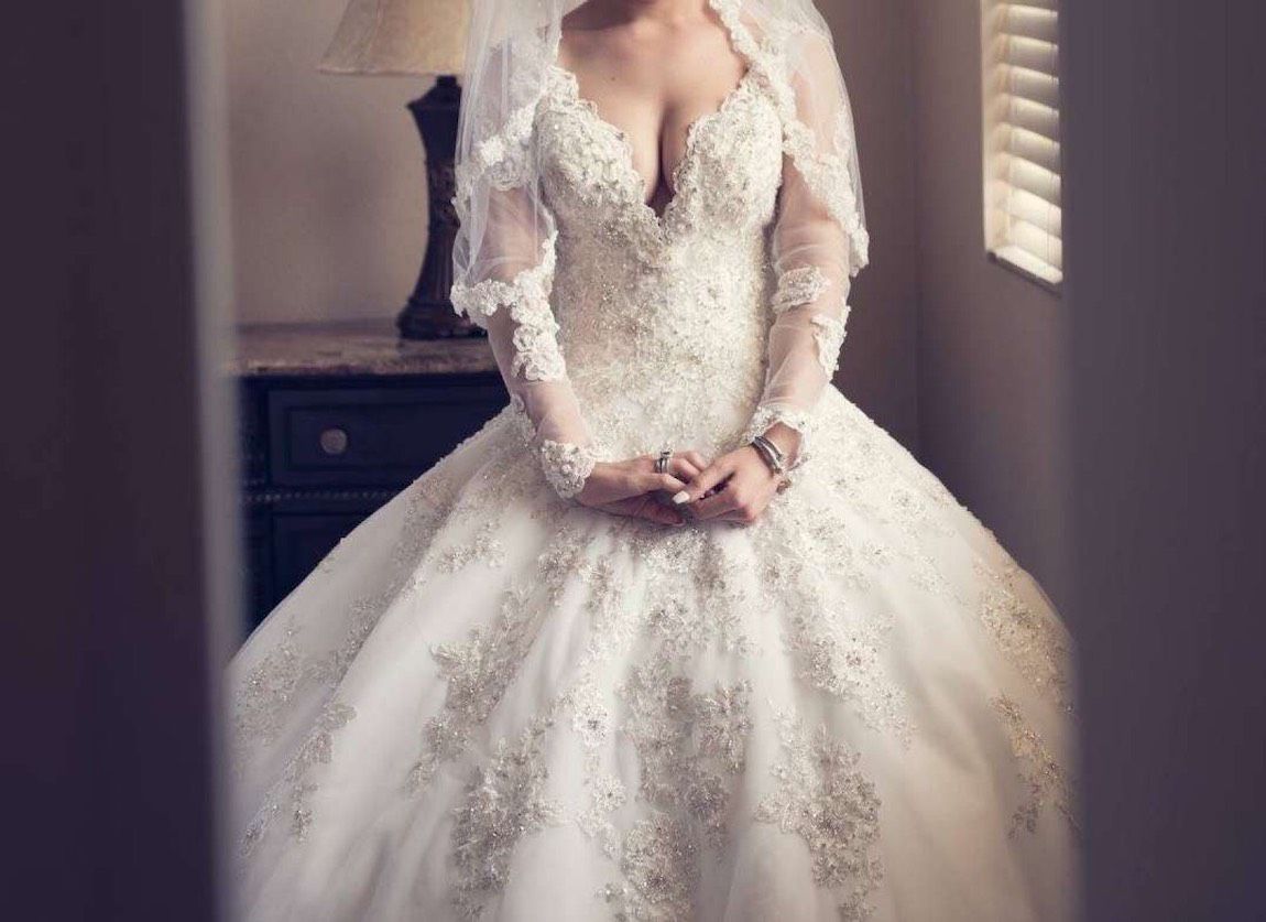 Size 2 Wedding Lace White Ball Gown on Queenly