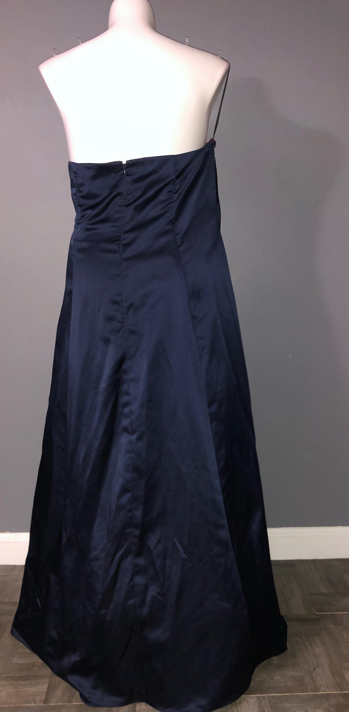 Plus Size 18 Prom Navy Blue Ball Gown on Queenly