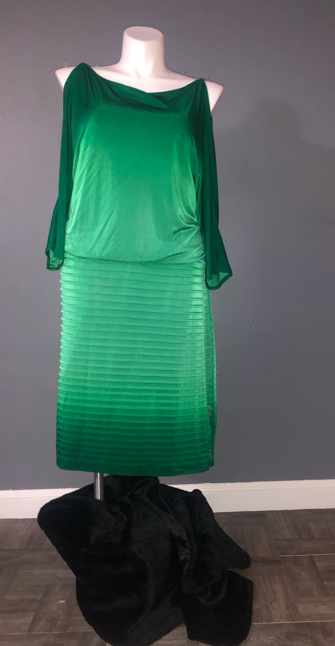 Plus Size 22 Prom Emerald Green Cocktail Dress on Queenly