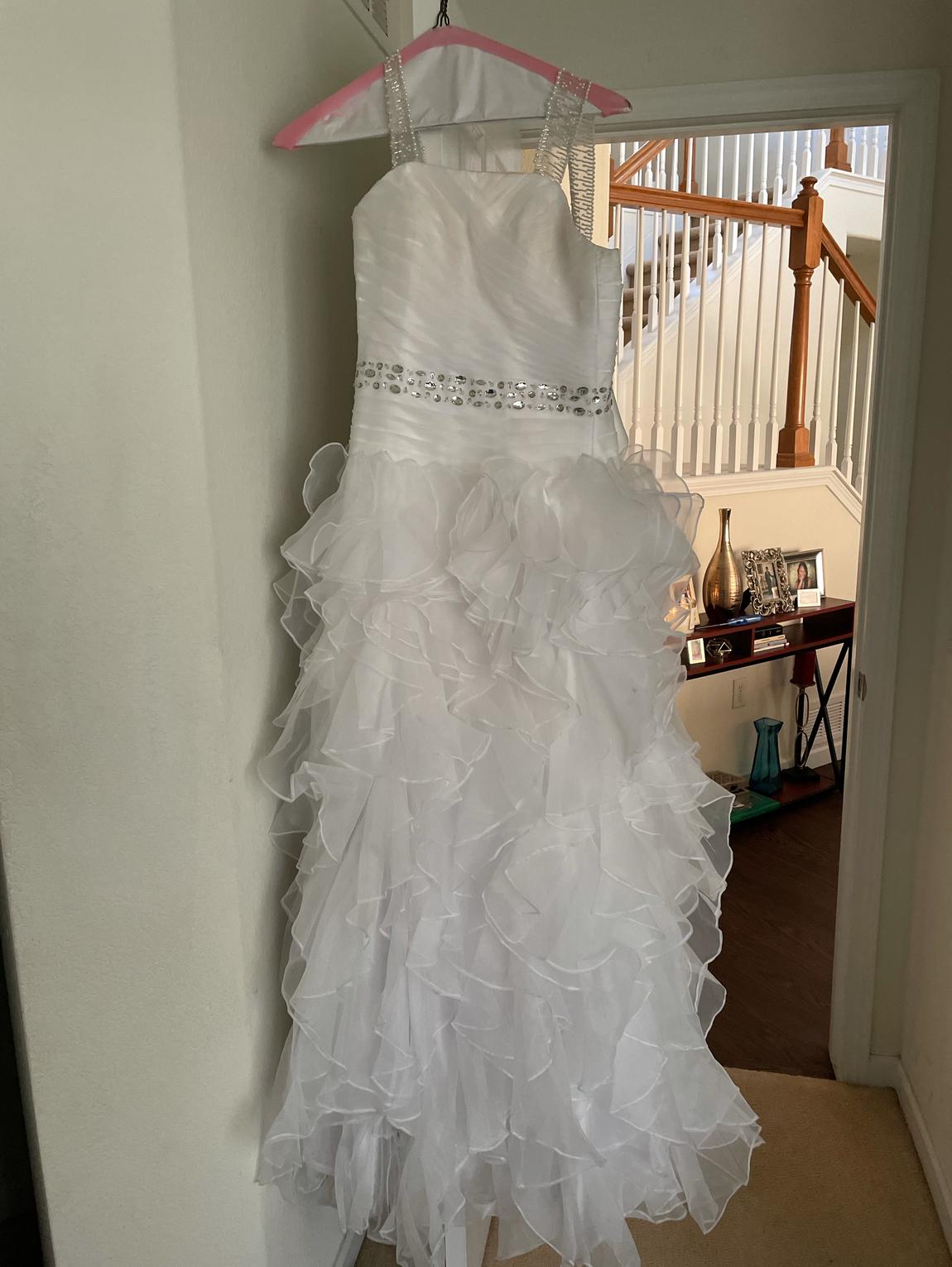 Size 4 Prom White Ball Gown on Queenly