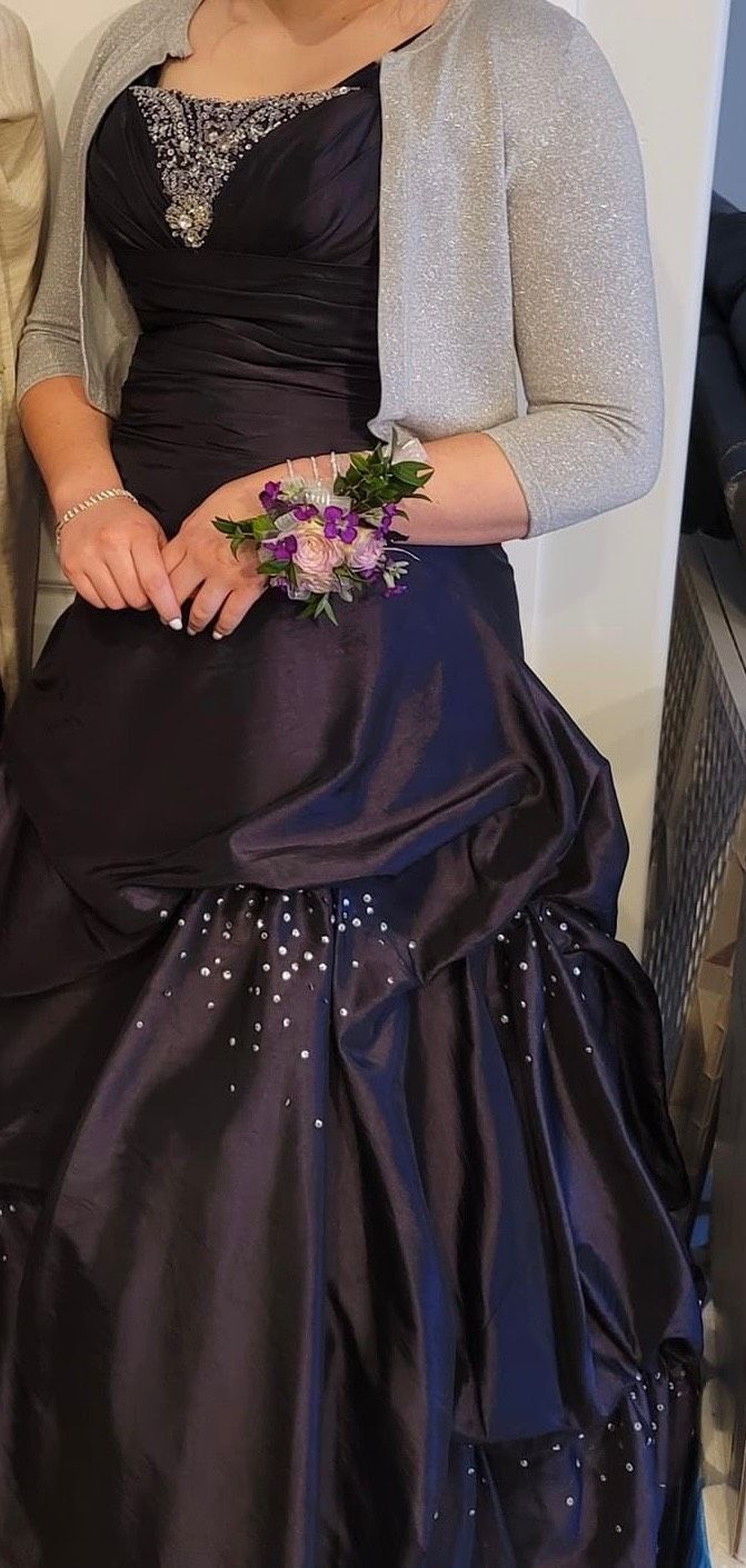 Size 10 Prom Purple Ball Gown on Queenly