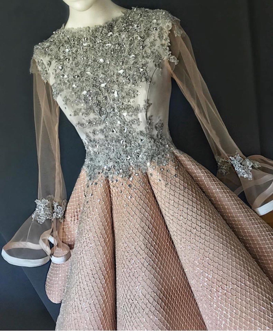 Illusion Navy Lace Long Sleeve Layered Satin Formal Gown | Estilos de ropa  mujer, Vestidos de mezclilla, Vestidos de mujer