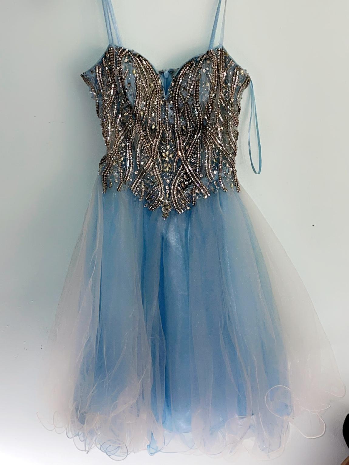 Dave and Johnny Size 2 Prom Blue A-line Dress on Queenly