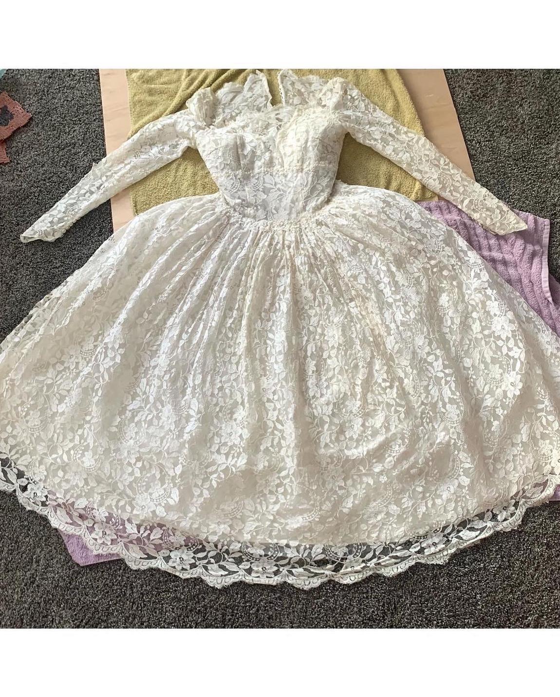 Size 4 Lace White Ball Gown on Queenly