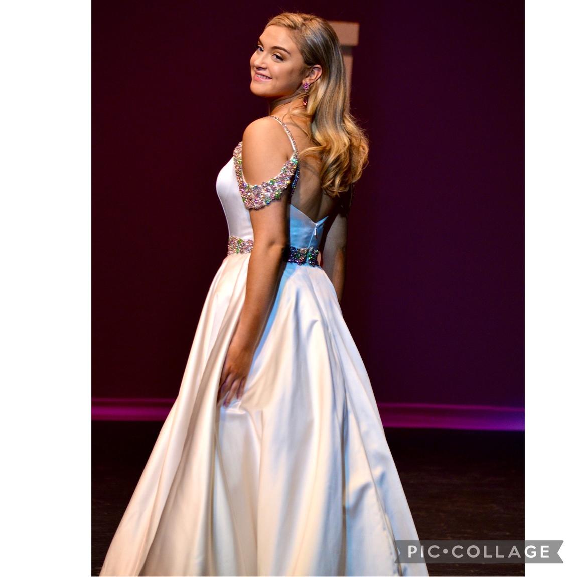 Sherri Hill Size 8 Prom Satin White Ball Gown on Queenly