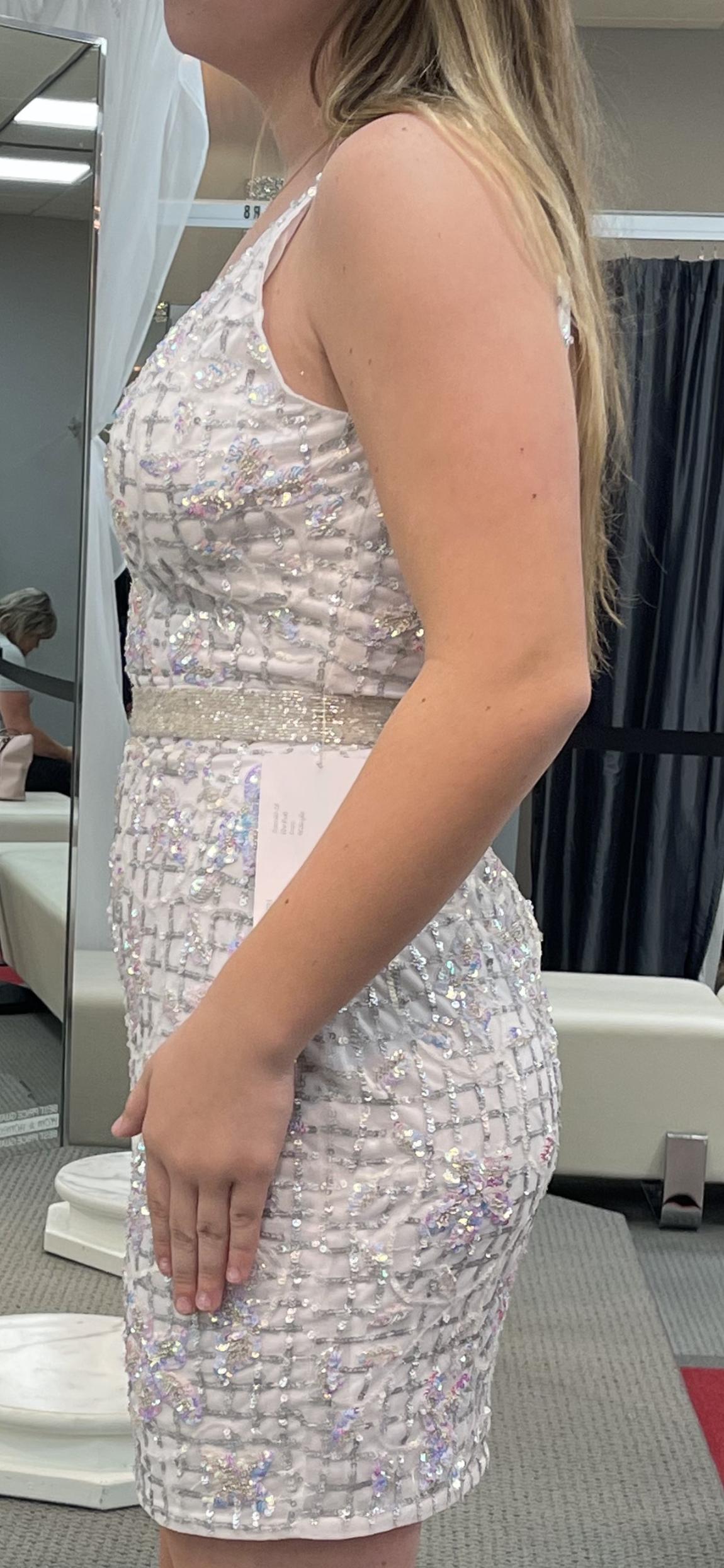 Size 6 Prom Sequined White Cocktail Dress on Queenly