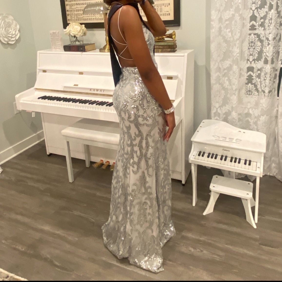Windsor Size 4 Prom Silver Floor Length Maxi on Queenly