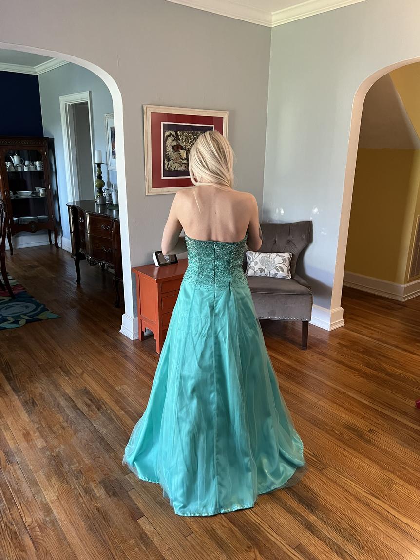 Size 6 Prom Strapless Emerald Green A-line Dress on Queenly