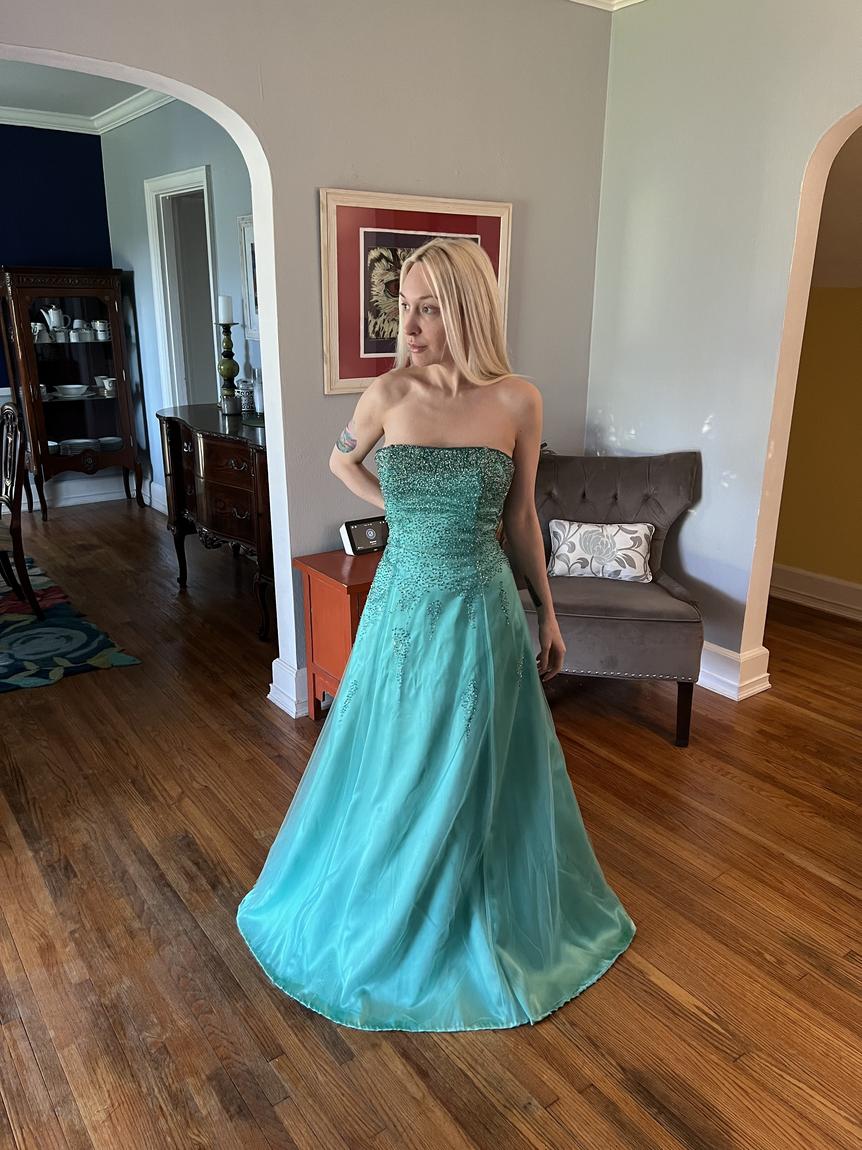 Size 6 Prom Strapless Emerald Green A-line Dress on Queenly