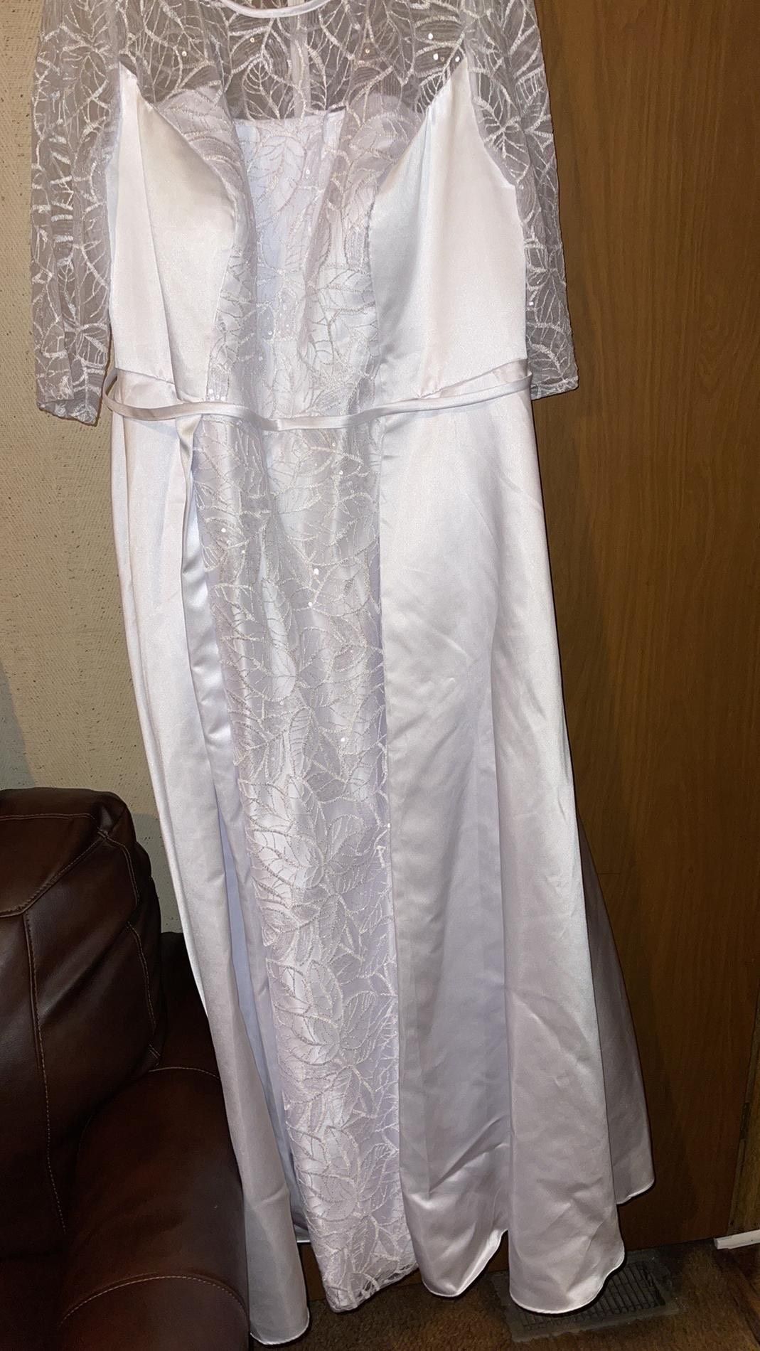 JJs House Plus Size 24 Wedding White Ball Gown on Queenly