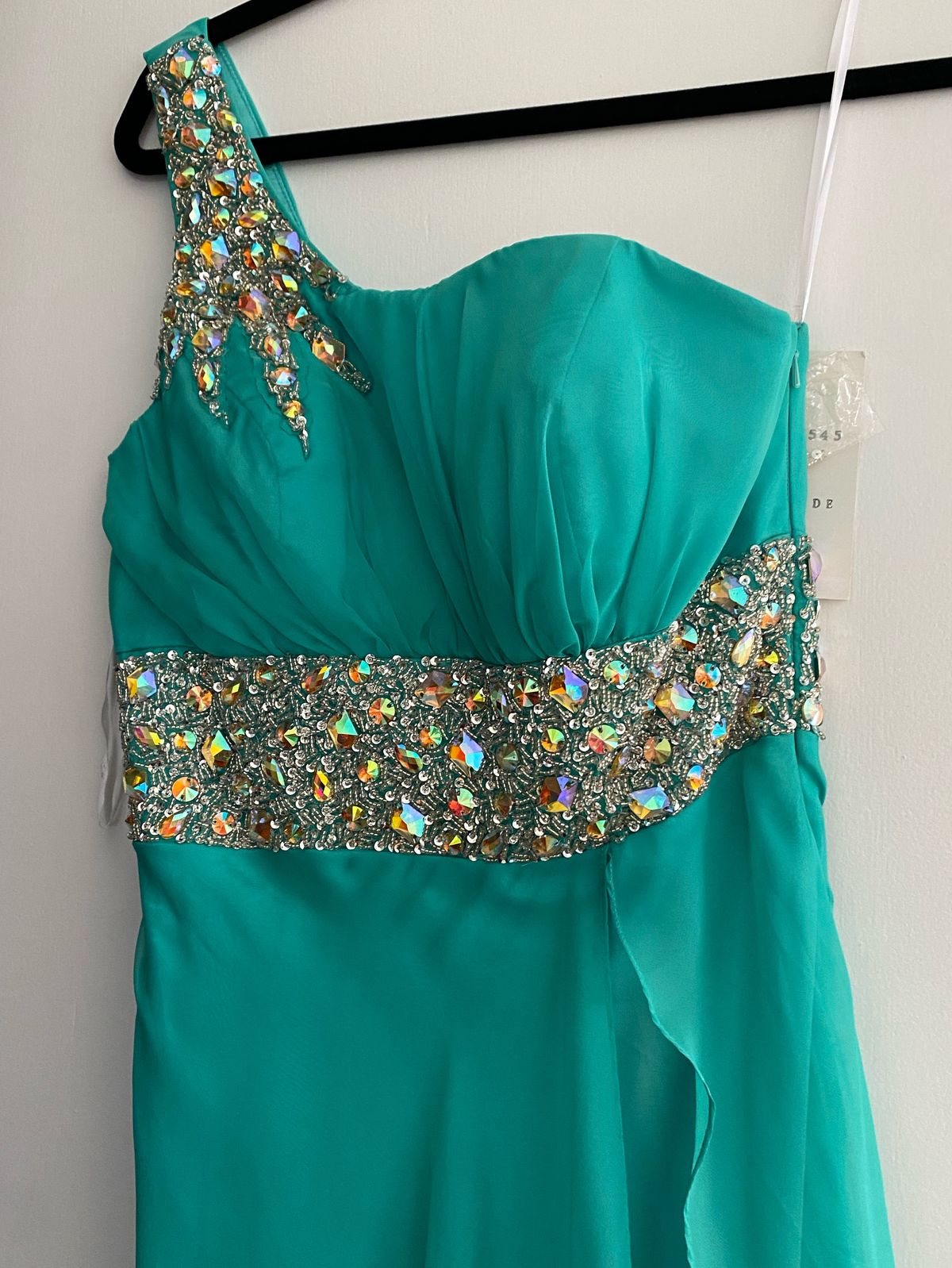 Size 6 Prom Sequined Green Floor Length Maxi on Queenly