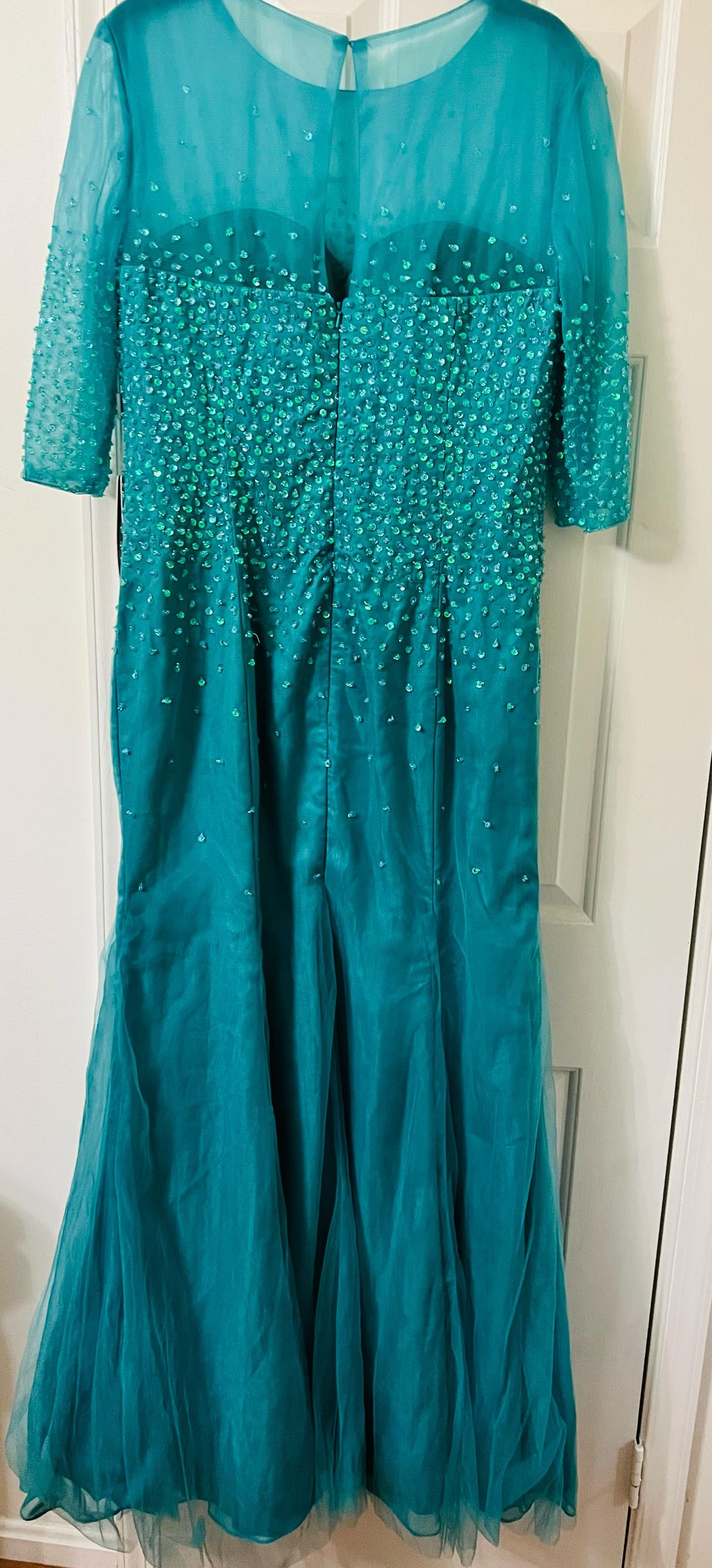 JJs House Plus Size 16 Green Floor Length Maxi on Queenly