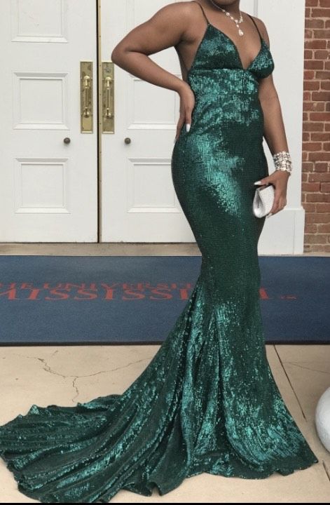 Abyss by Abby Size 8 Sequined Emerald Green Mermaid Dress on Queenly