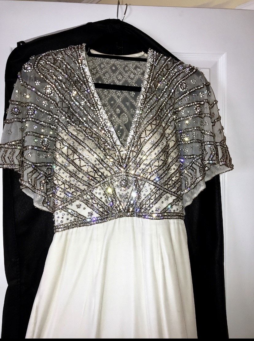 Sherri Hill Size 4 Prom Plunge Velvet White Mermaid Dress on Queenly
