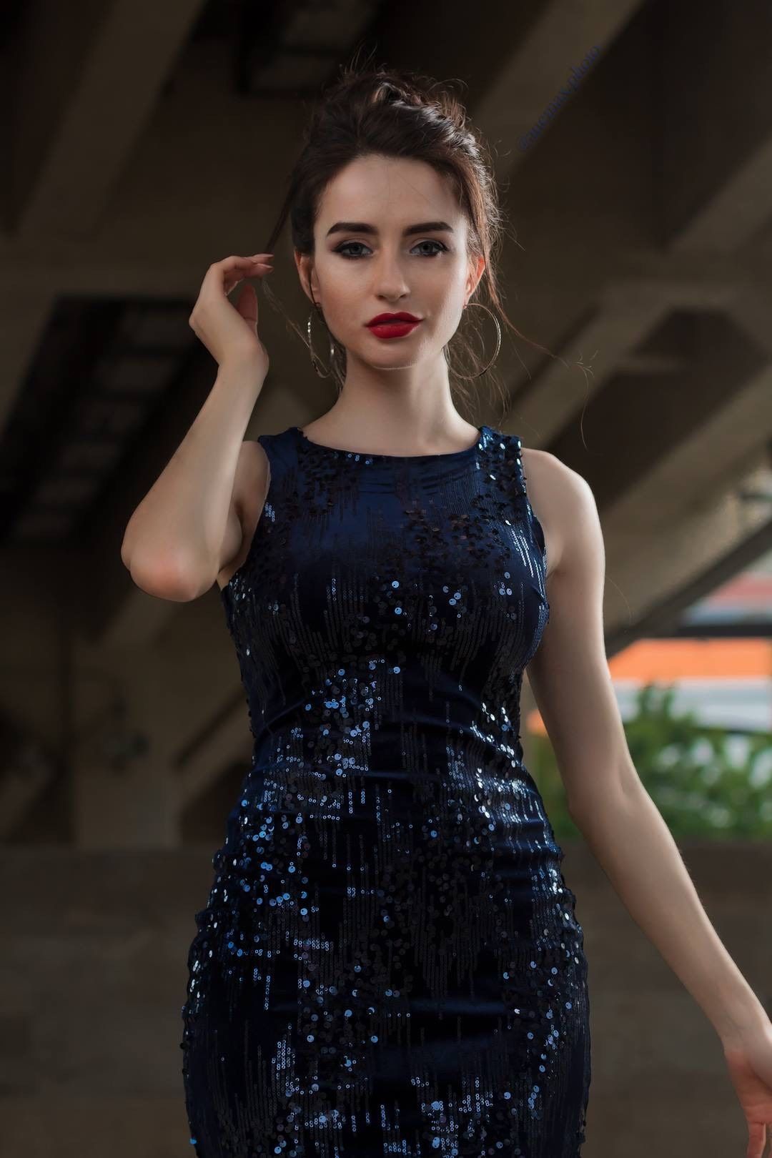 Size 0 Sequined Blue Cocktail Dress on Queenly