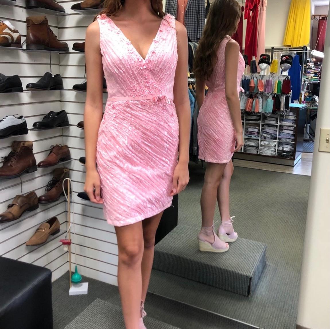 Mac Duggal Size 4 Prom Pink Cocktail Dress on Queenly