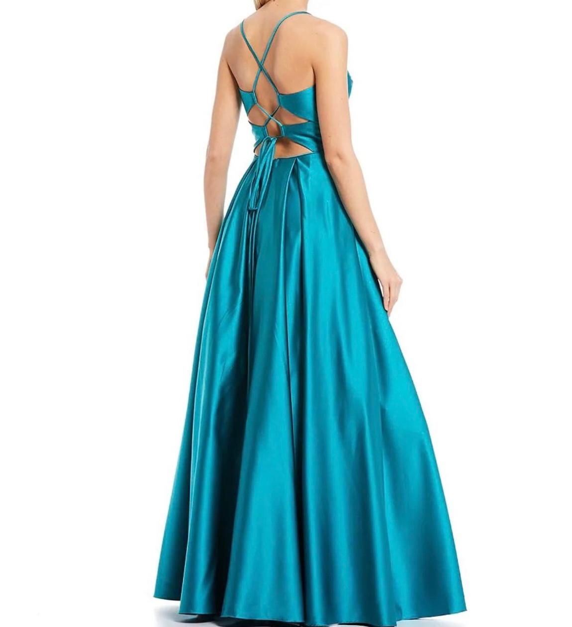 Blondie Nites Size 6 Prom Blue Dress With Train on Queenly