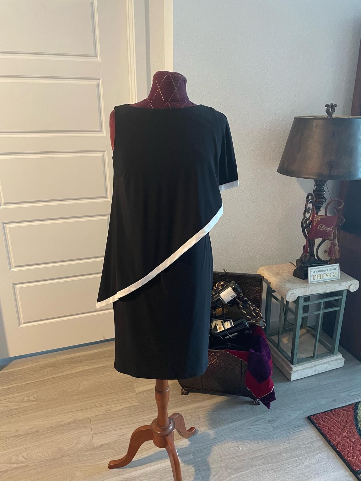 Size 4 Homecoming One Shoulder Black Cocktail Dress on Queenly