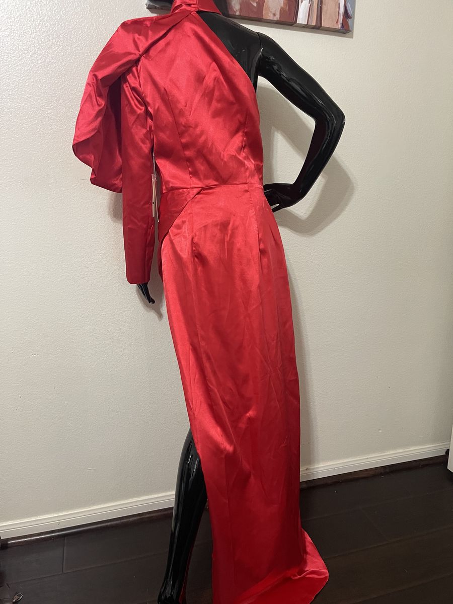 Size 6 Long Sleeve Satin Red Side Slit Dress on Queenly
