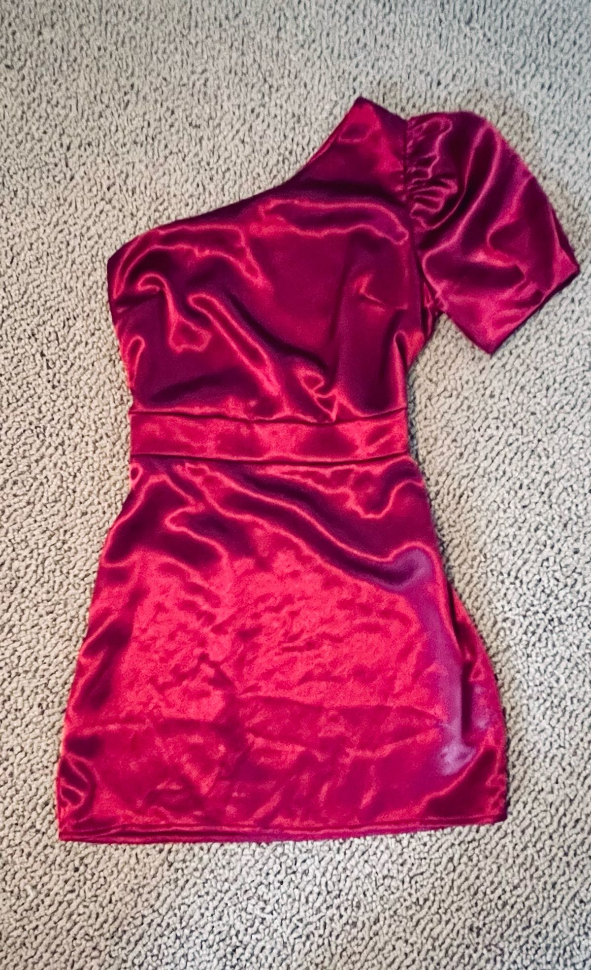 Size 6 One Shoulder Red Cocktail Dress on Queenly