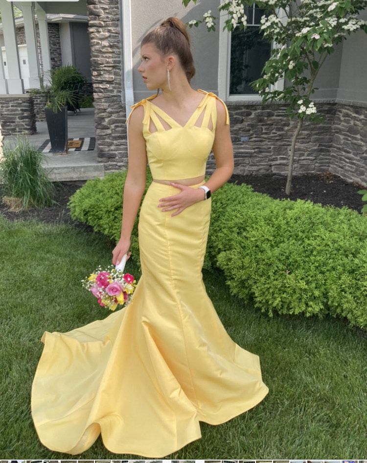 Sherri Hill Size 4 Prom Satin Yellow Mermaid Dress on Queenly