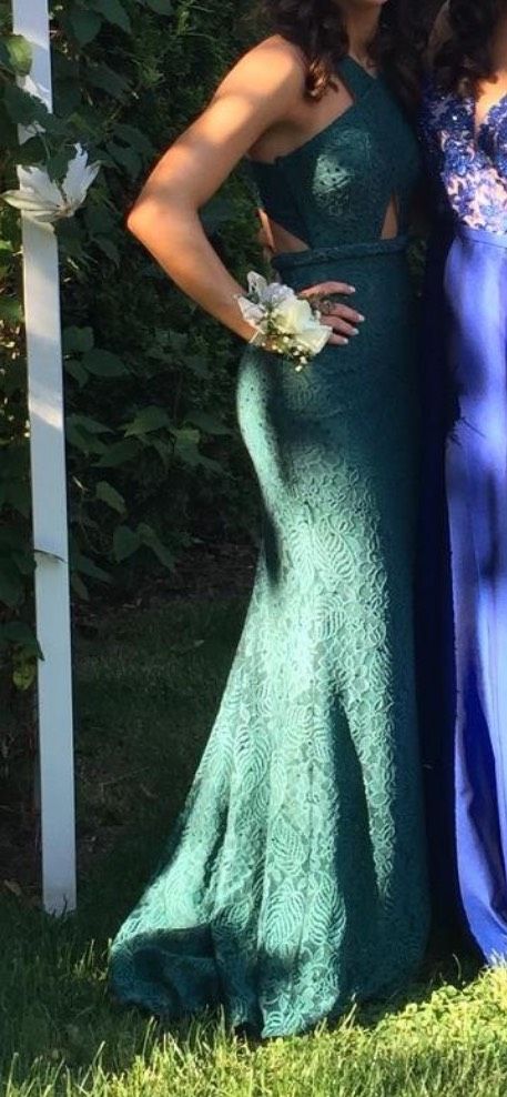 La Femme Size 2 Prom Sequined Emerald Green Mermaid Dress on Queenly