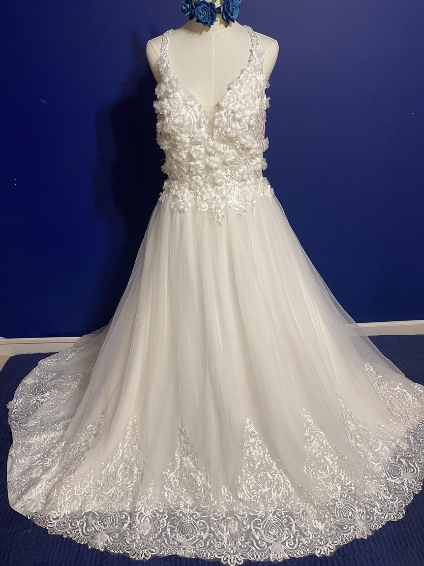 Size 14 White Ball Gown on Queenly