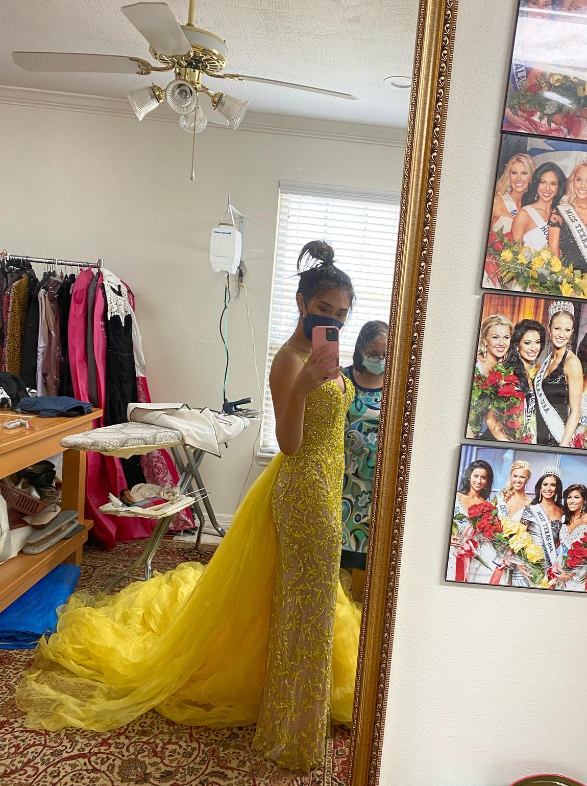 Sherri Hill Size 2 Prom Plunge Sequined Yellow Dress With Train on Queenly