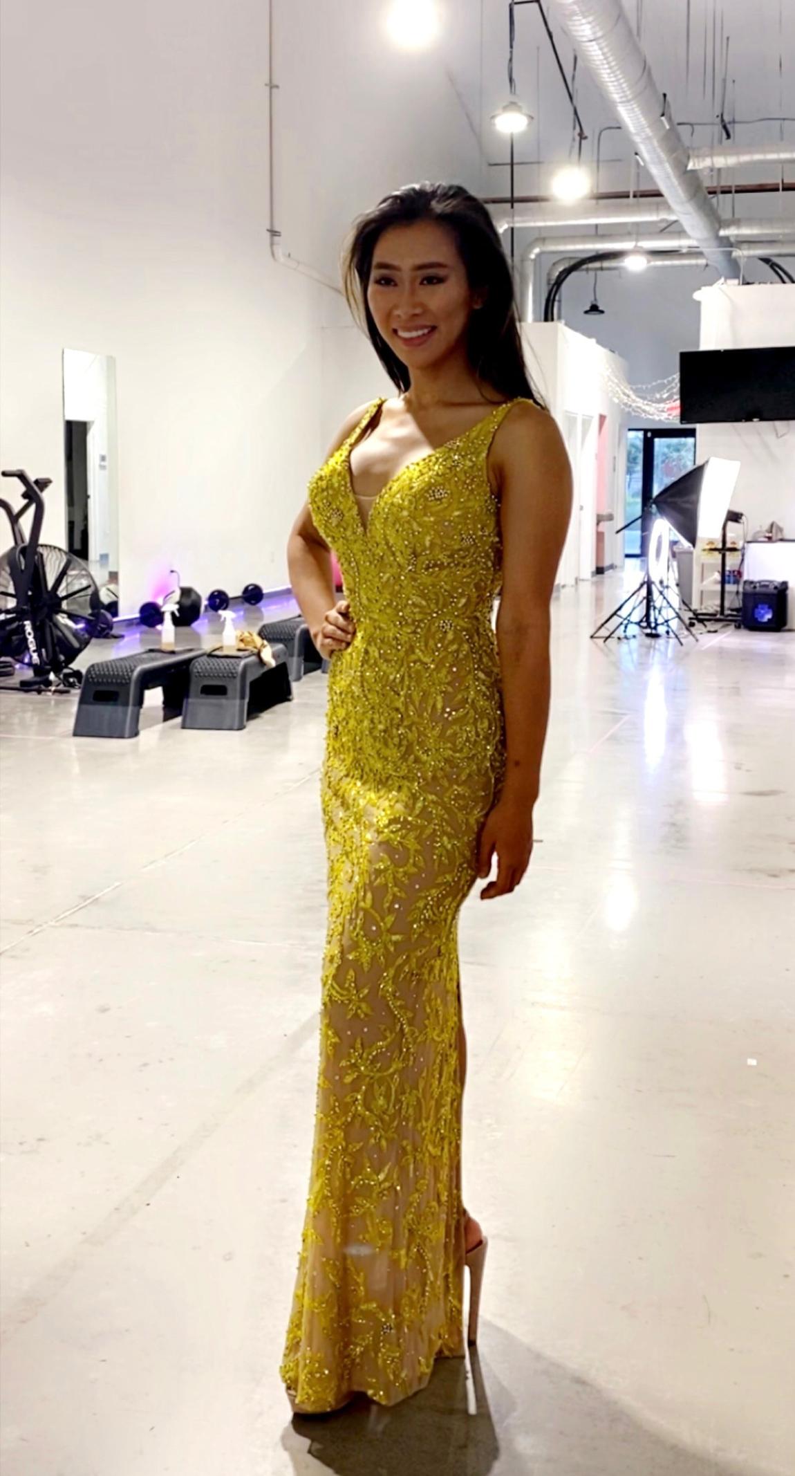 Sherri Hill Size 2 Prom Plunge Sequined Yellow Dress With Train on Queenly