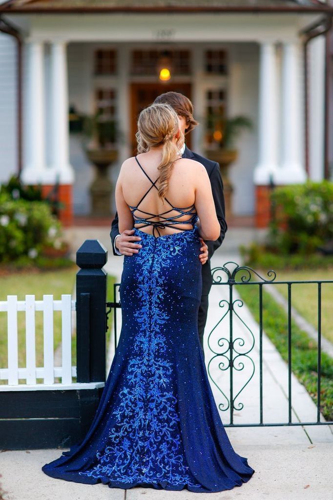 Ellie Wilde Size 6 Navy Blue A-line Dress on Queenly