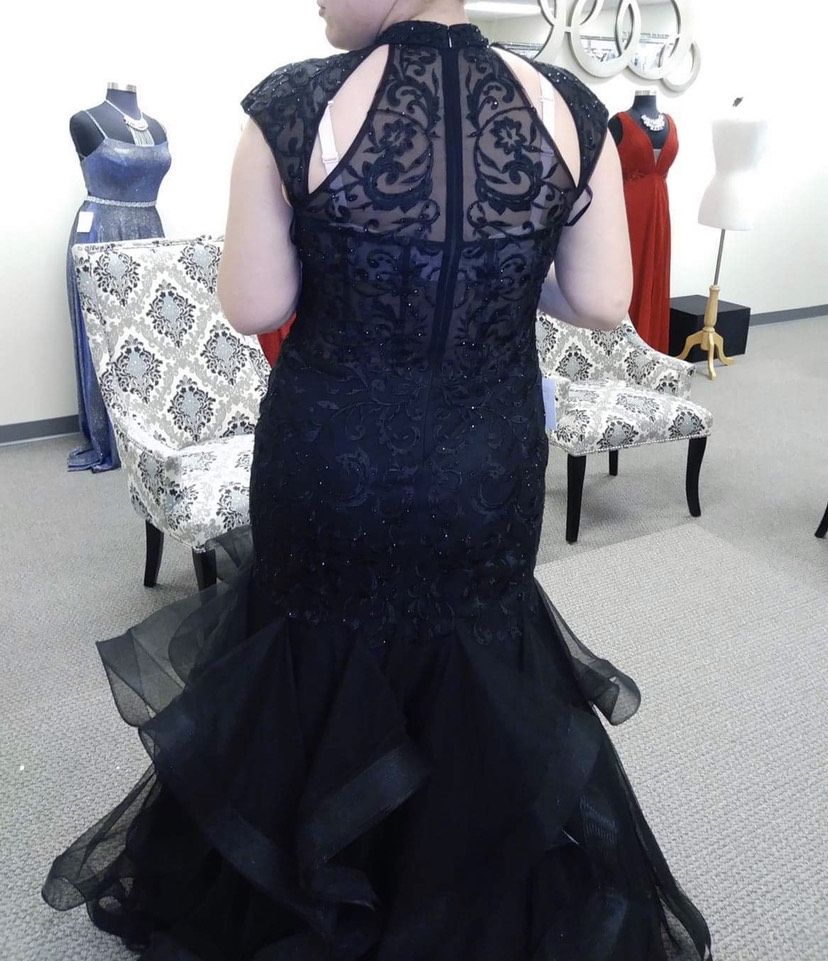Plus Size 16 Black Mermaid Dress on Queenly