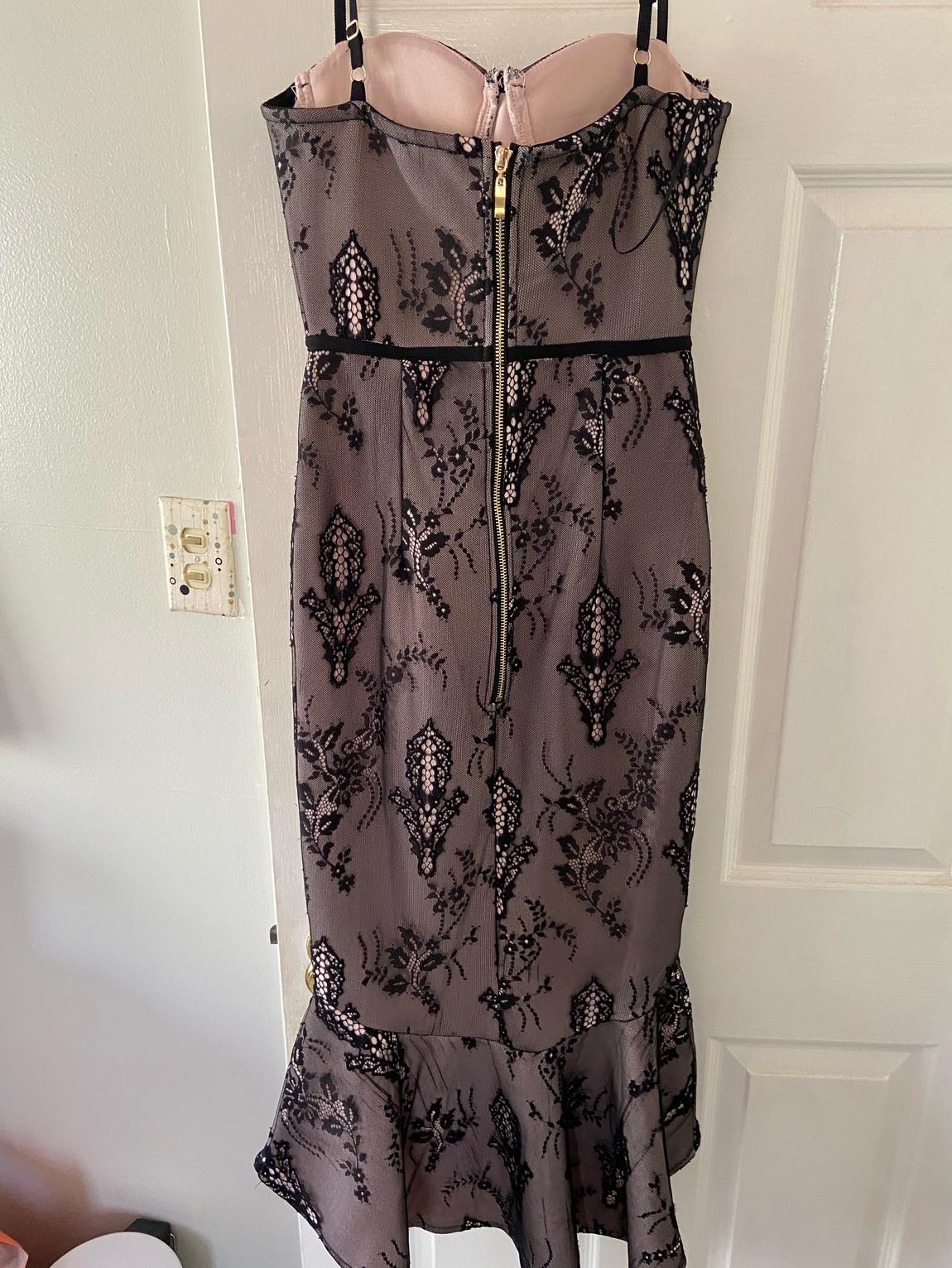 Size 0 Lace Black Cocktail Dress on Queenly