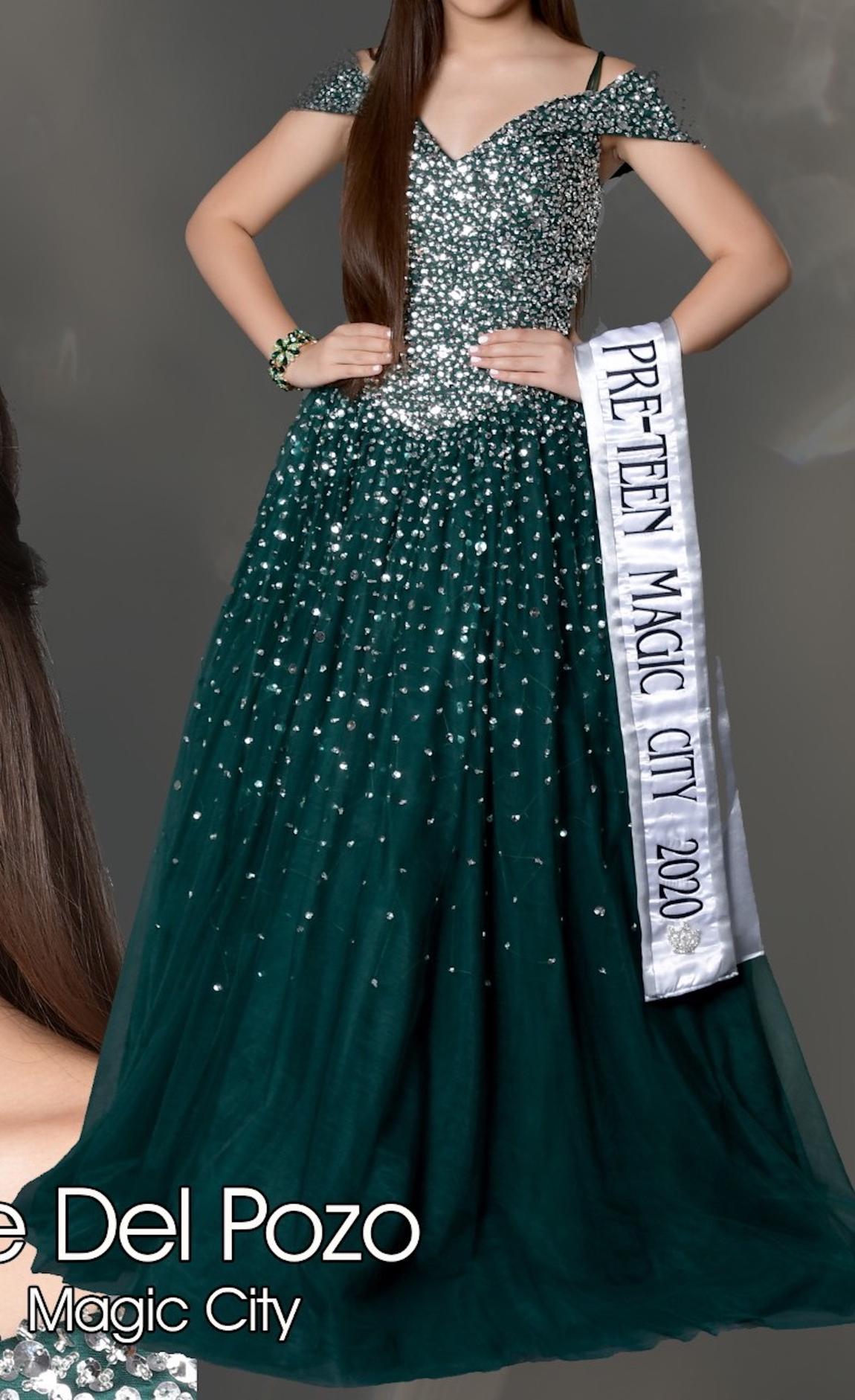 Size 2 Prom Off The Shoulder Emerald Green Dress With Train on Queenly
