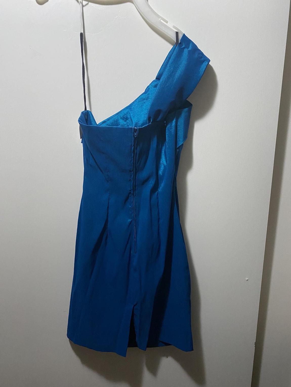 Size 4 Homecoming One Shoulder Blue Cocktail Dress on Queenly