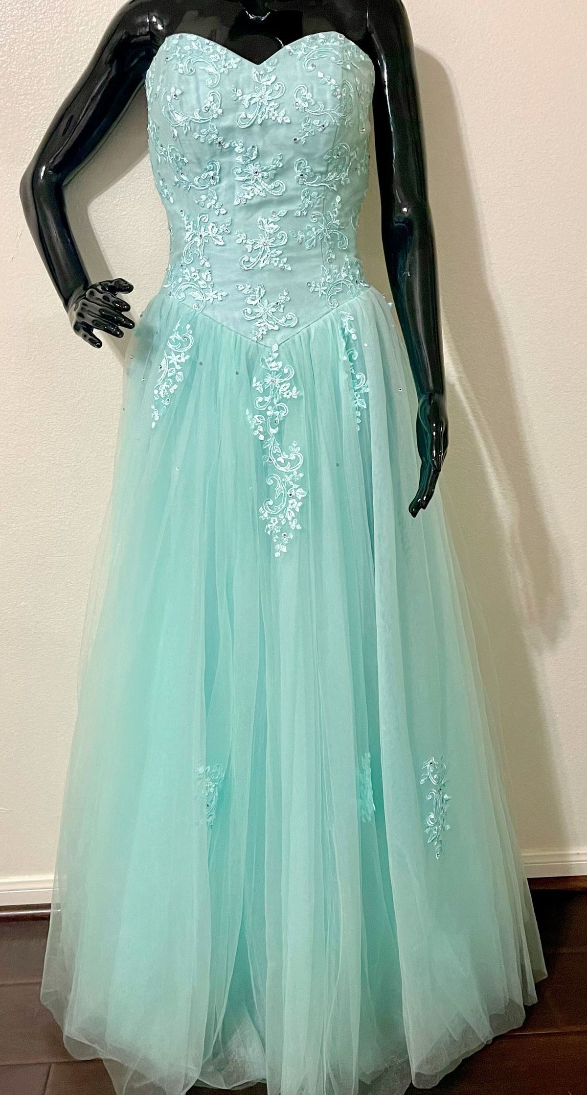 Size 2 Lace Green Ball Gown on Queenly