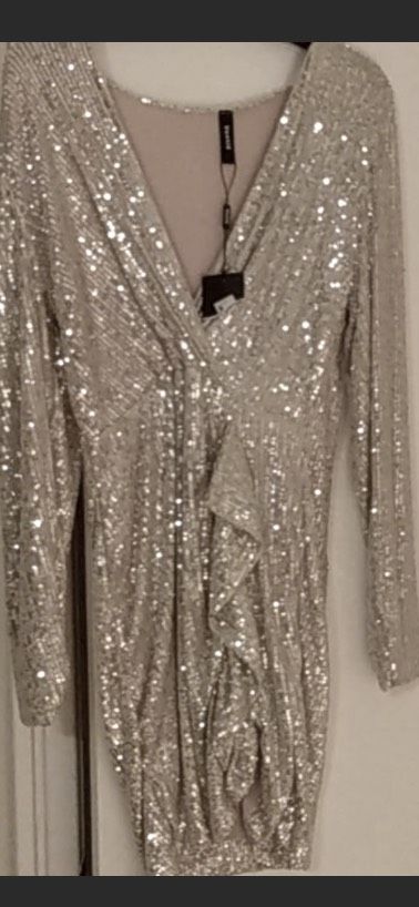 Venti Size 6 Plunge Silver Cocktail Dress on Queenly