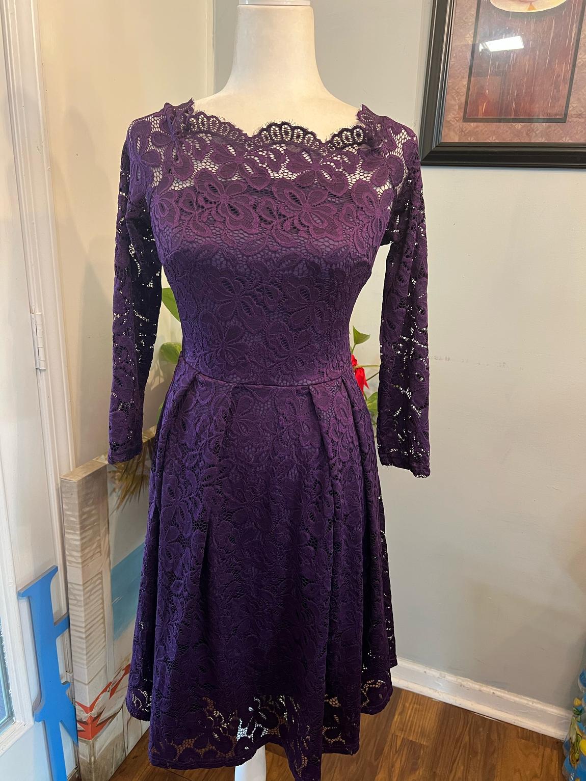Size 4 Homecoming Long Sleeve Lace Purple A-line Dress on Queenly