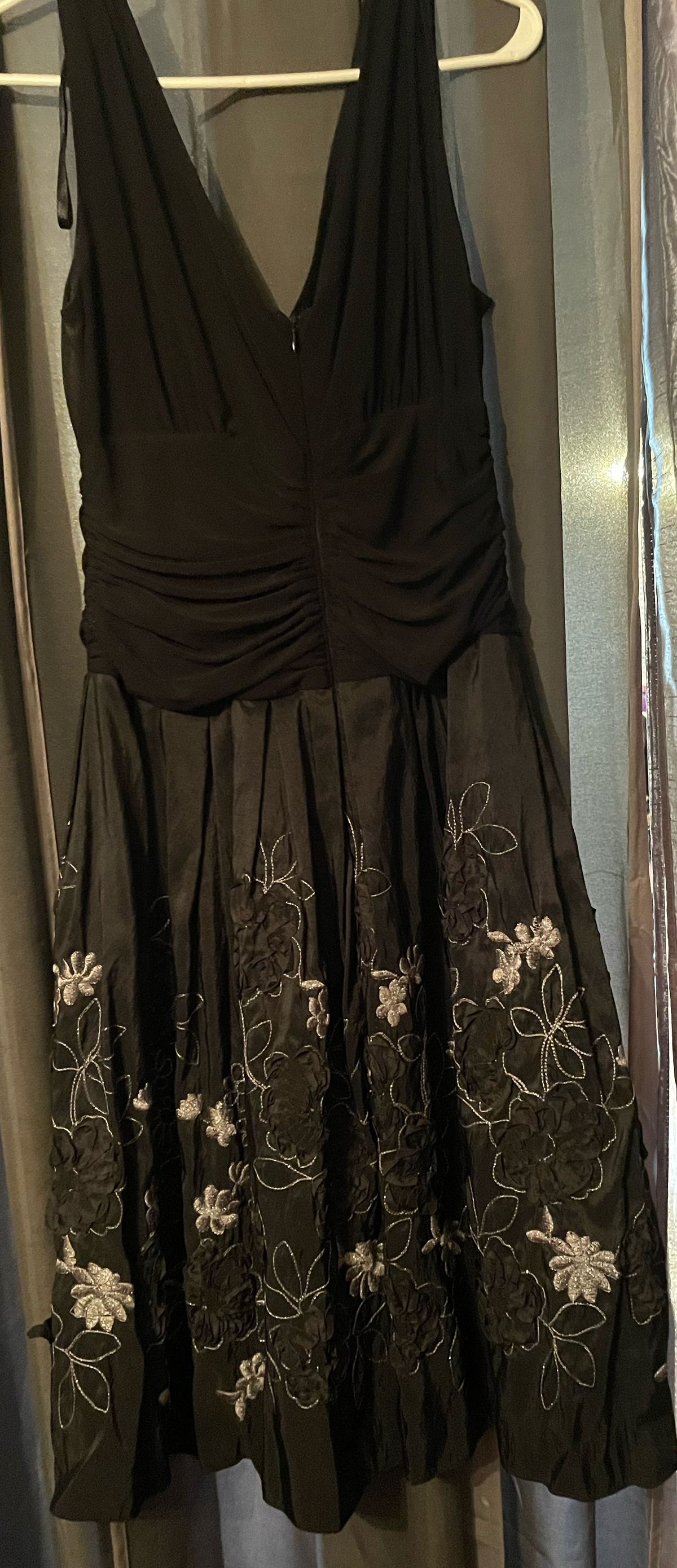 Size 14 Wedding Guest Black A-line Dress on Queenly