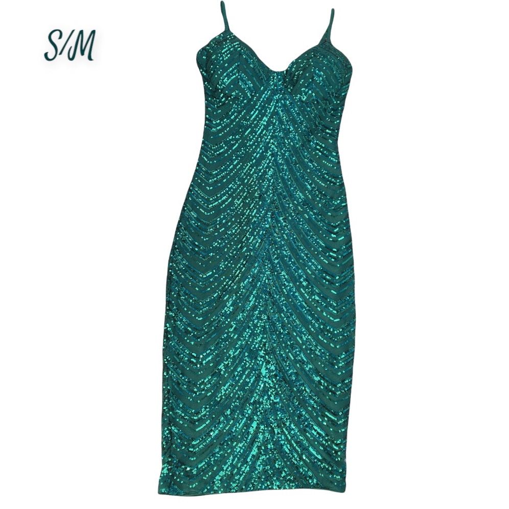 Size 6 Sequined Emerald Green Cocktail Dress on Queenly