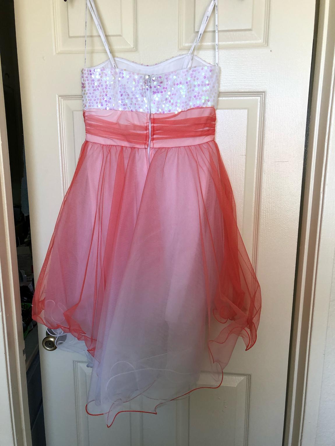 Size 8 Prom Coral Ball Gown on Queenly