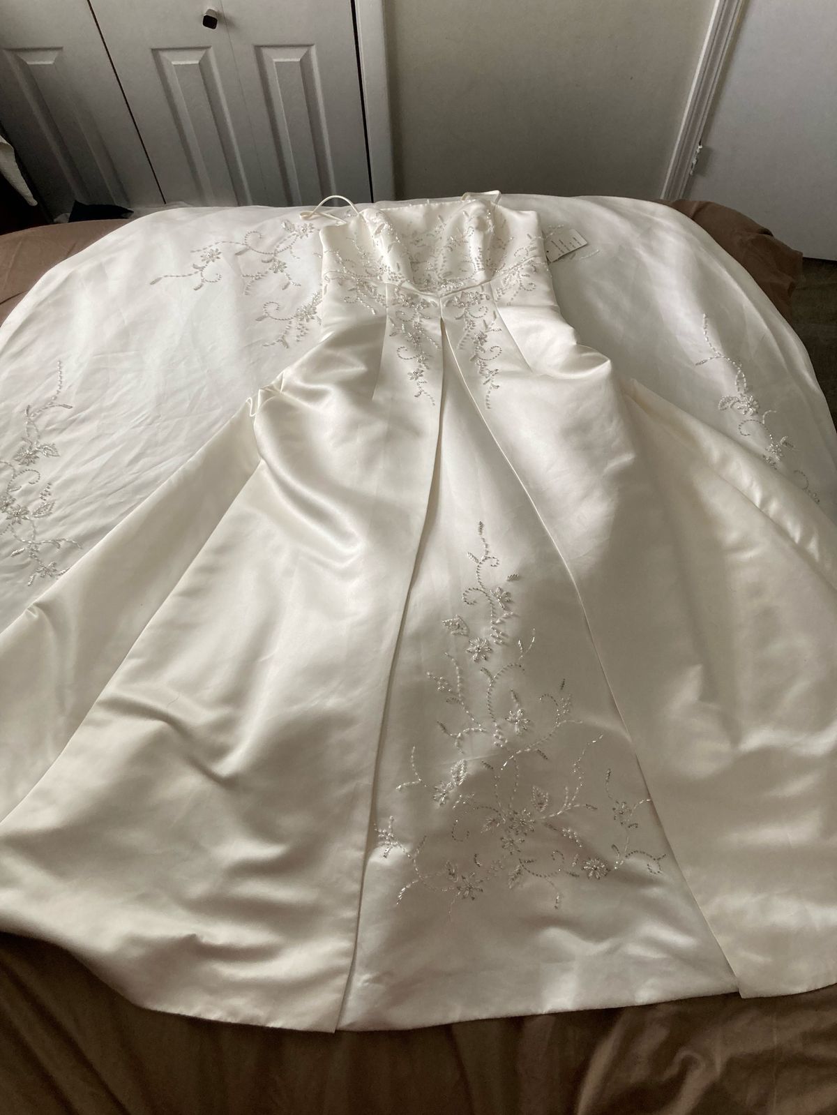 Da Vinci Plus Size 16 Wedding White Dress With Train on Queenly
