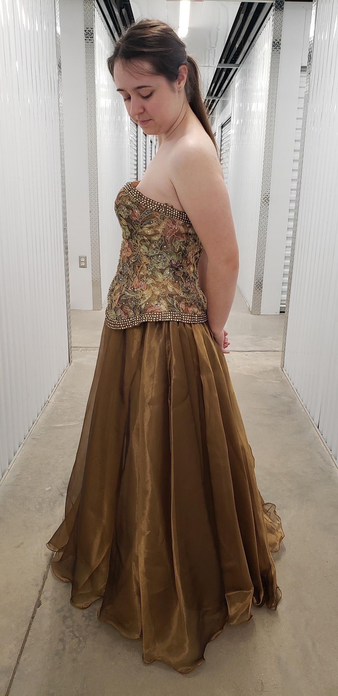 Size 8 Prom Floral Gold Ball Gown on Queenly