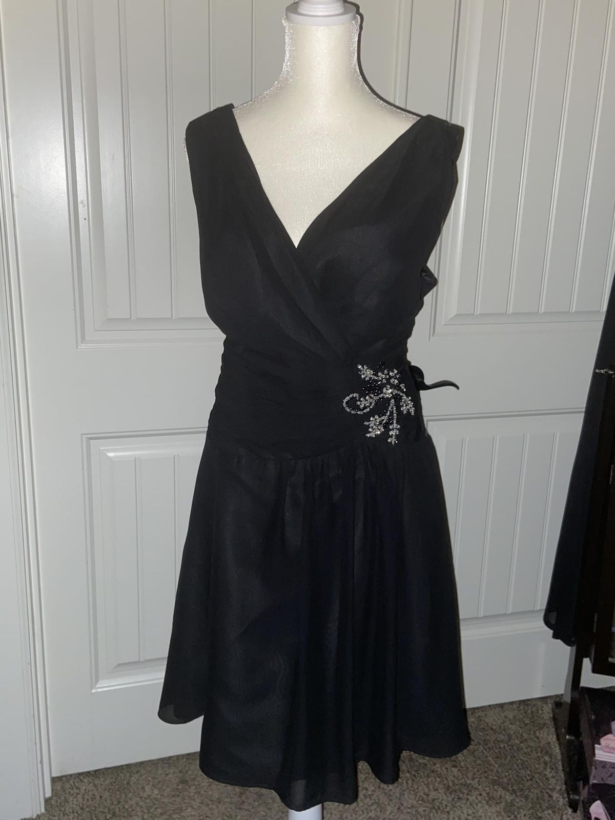 Size 14 Black Cocktail Dress on Queenly