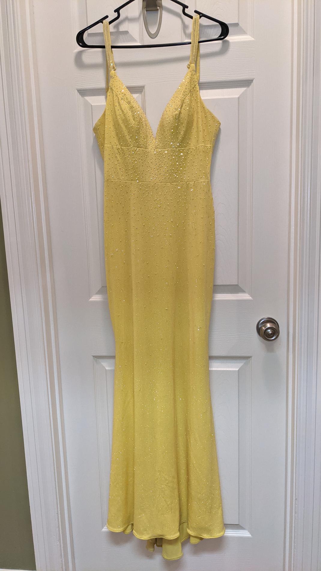 Size 0 Prom Yellow A-line Dress on Queenly