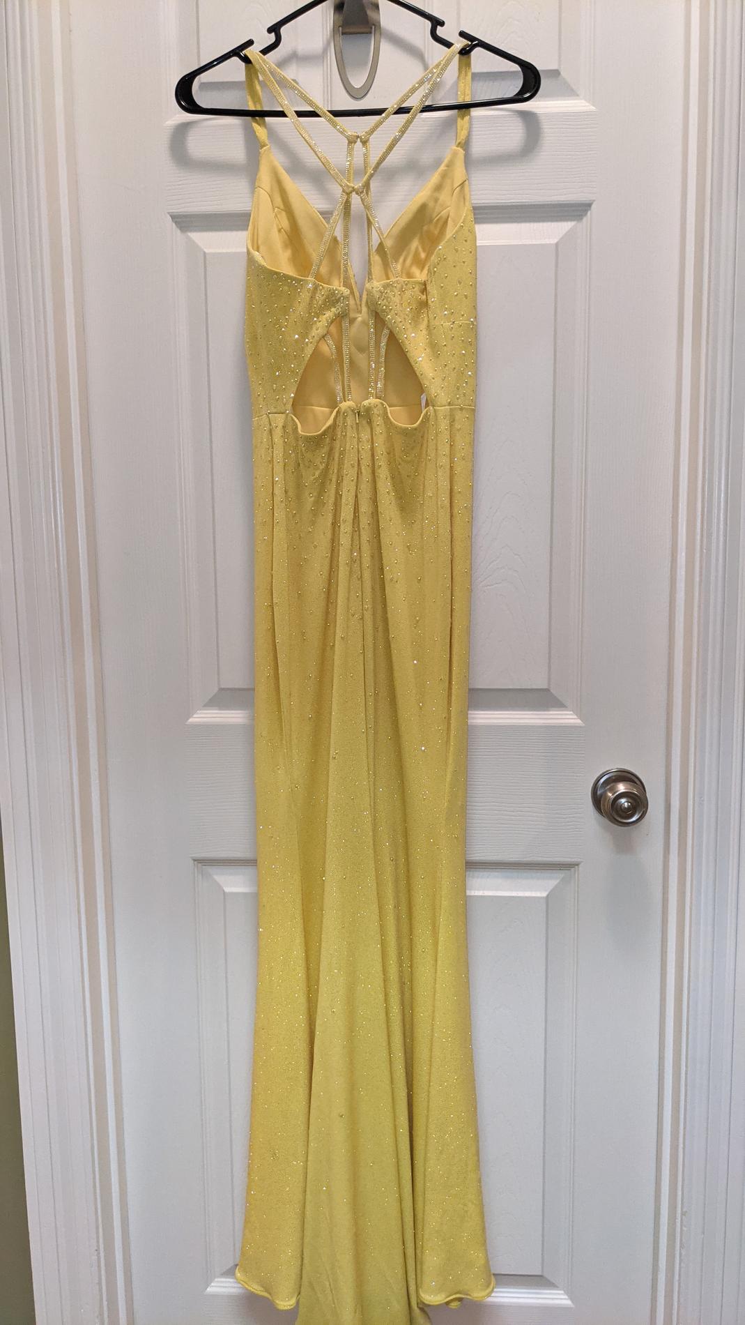 Size 0 Prom Yellow A-line Dress on Queenly