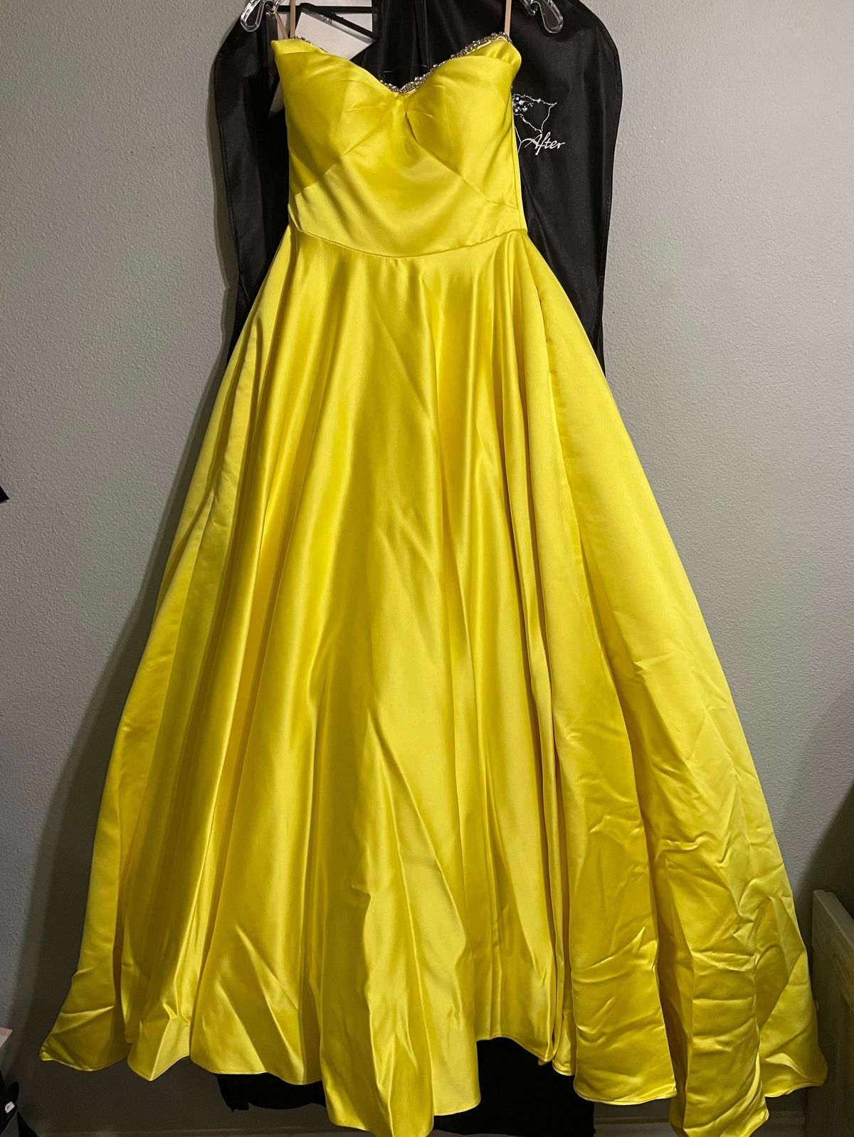 Jovani Size 0 Prom Strapless Yellow Ball Gown on Queenly